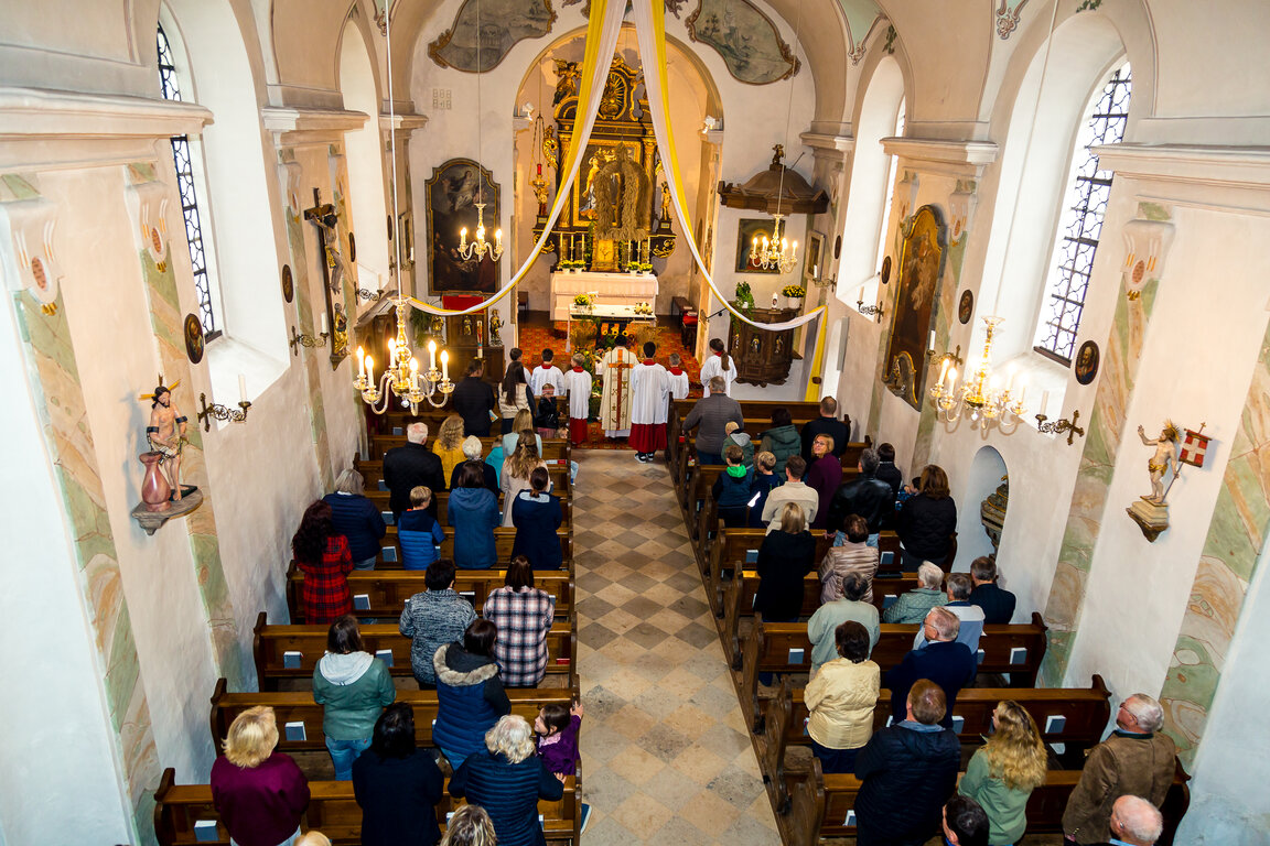 Image: _JA 24215 Erntedank in Hohenried, Kirche, Messe.jpg